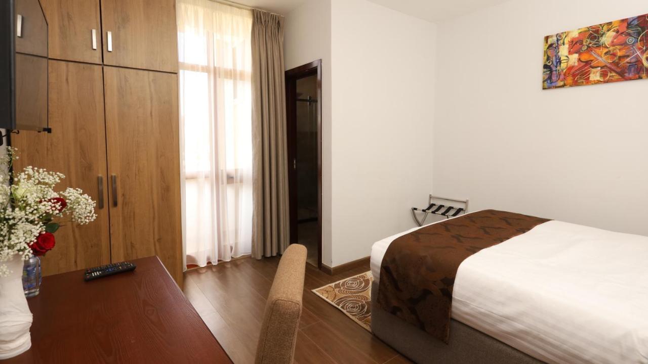 Black Horse Hotel Apartment Addis Ababa Exteriör bild